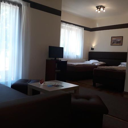 Decsi Vendeghaz Hotel Esztergom Exterior photo